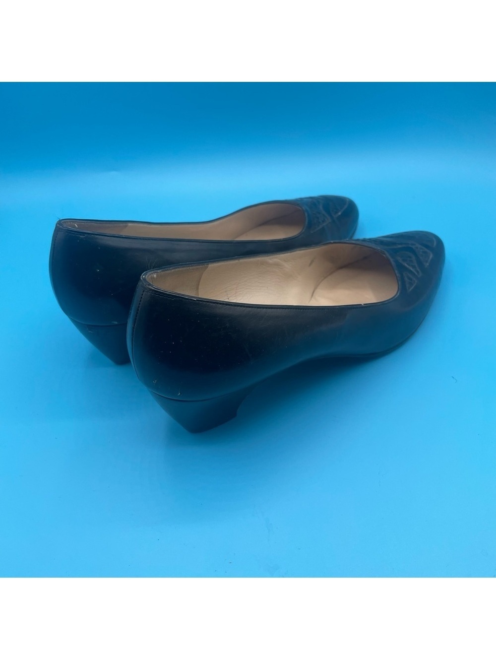 Salvatore Ferragamo black leather pumps - Picture 2 of 5